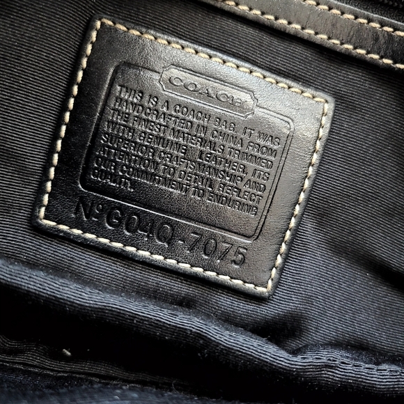 Vintage COACH Soho (Kelly) Shoulder bag in Signature Canvas with wristlet - Picture 9 of 12